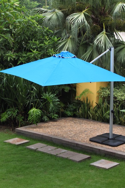 Cantilever umbrella